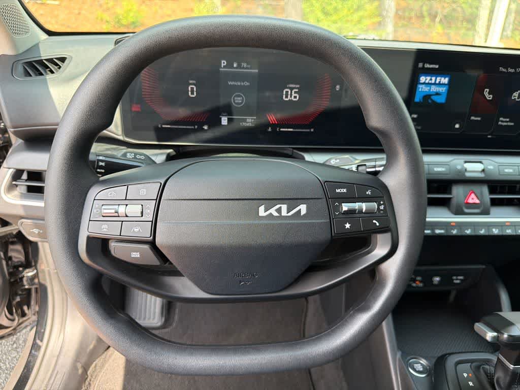 Used 2025 Kia K4 FWD image 26