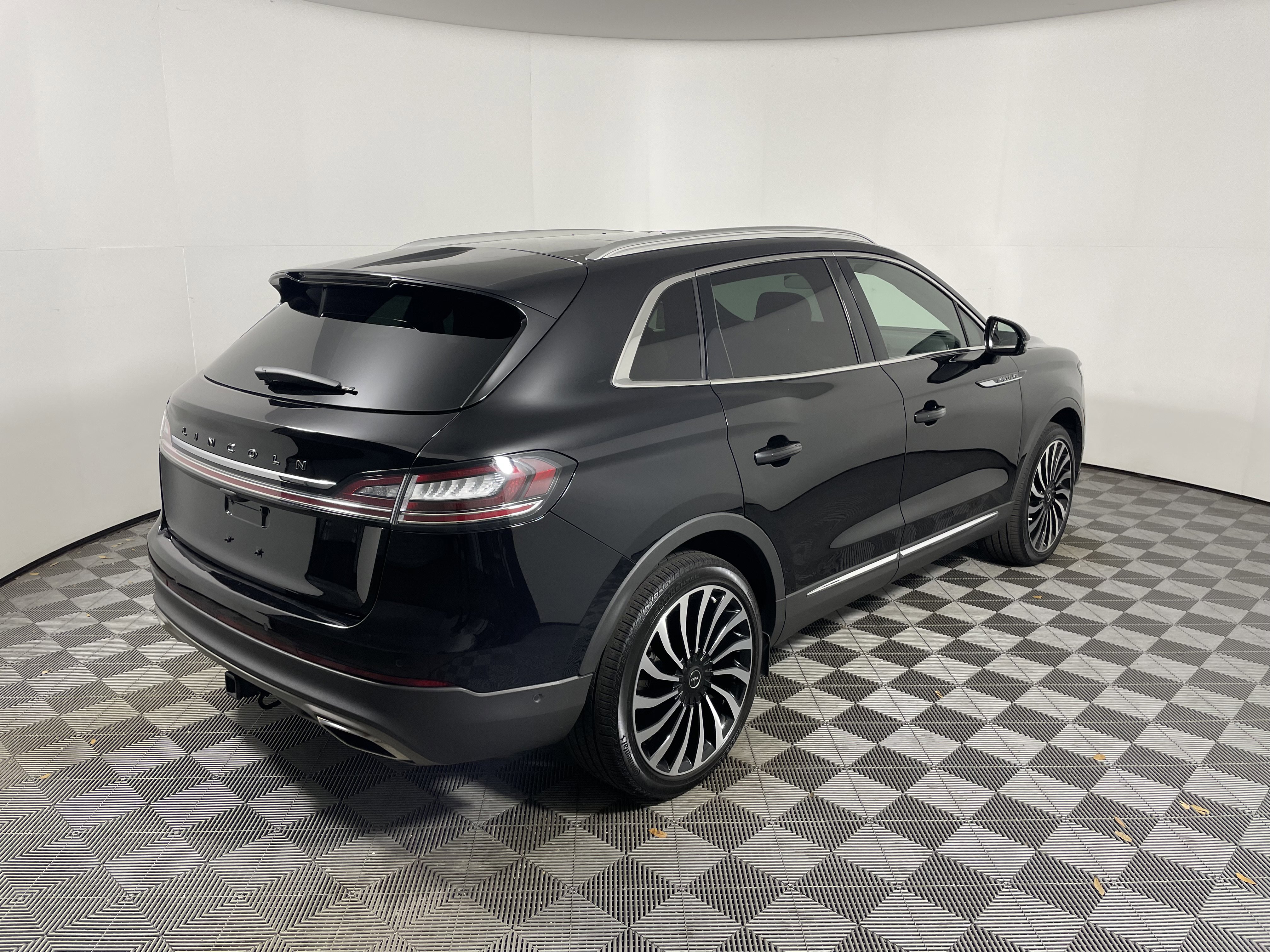 Used 2023 Lincoln Nautilus Black Label w/ Class II Trailer Tow Package image 5