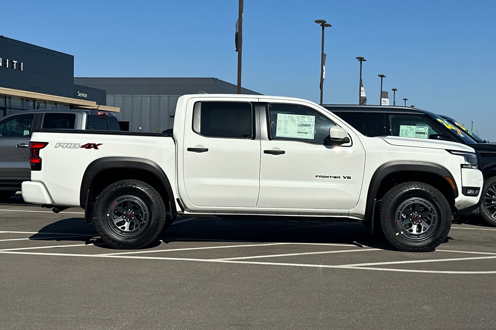 New 2027 Nissan Frontier PRO-4X w/ Tow Package AWD/4WD image 3