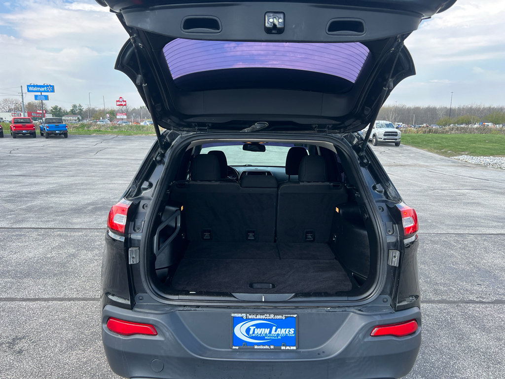 Used 2016 Jeep Cherokee Sport w/ Cold Weather Group image 15