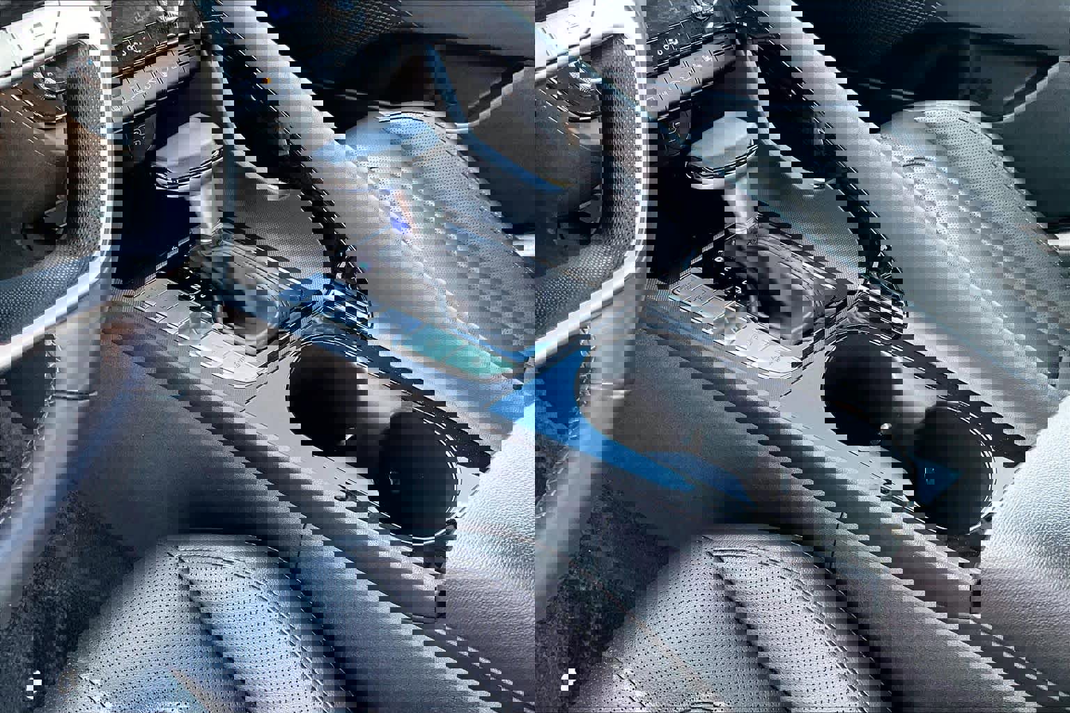 Certified 2025 Hyundai Elantra Limited FWD image 16