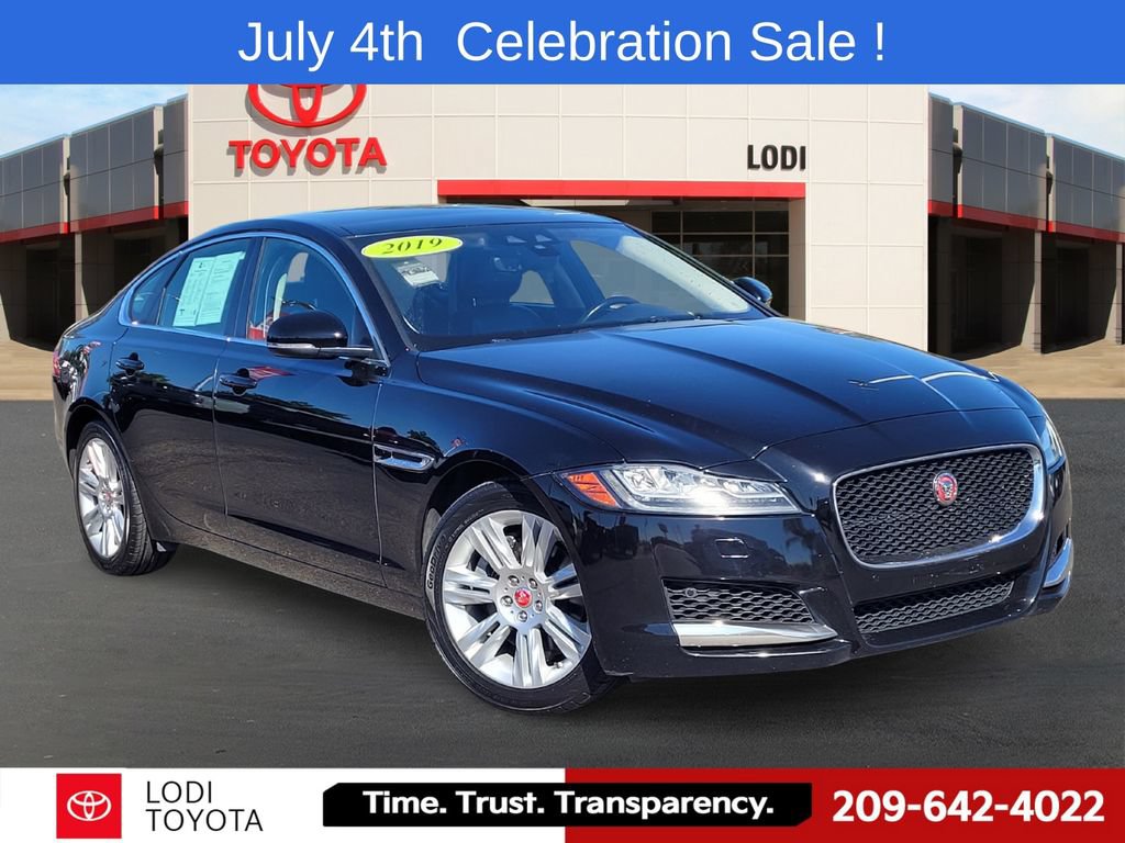 Used 2019 Jaguar XF Prestige RWD image 1