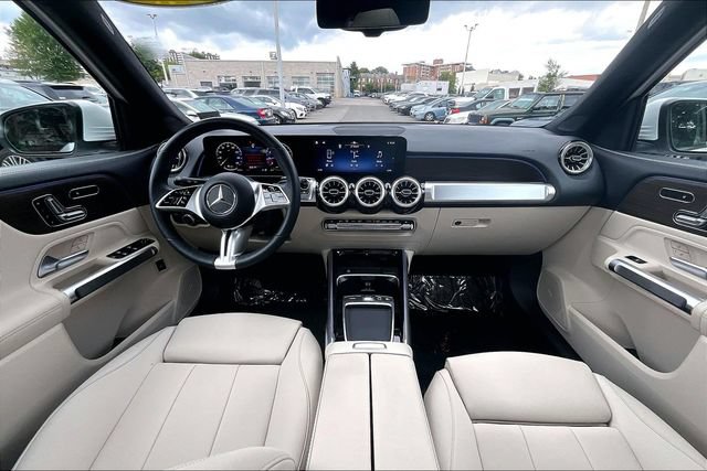 Used 2026 Mercedes-Benz GLB 250 4MATIC image 12