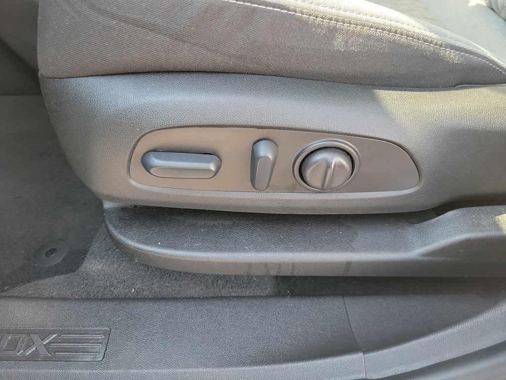 Used 2024 Chevrolet Equinox LT FWD image 21