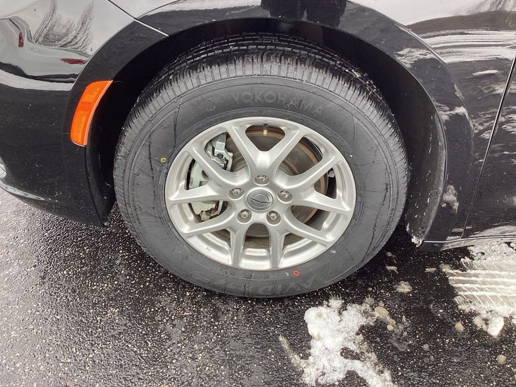 Used 2024 Chrysler Pacifica Touring-L image 37