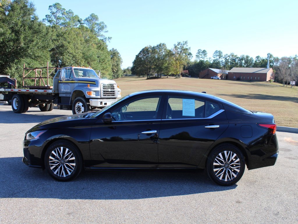 Used 2024 Nissan Altima 2.5 SV image 12