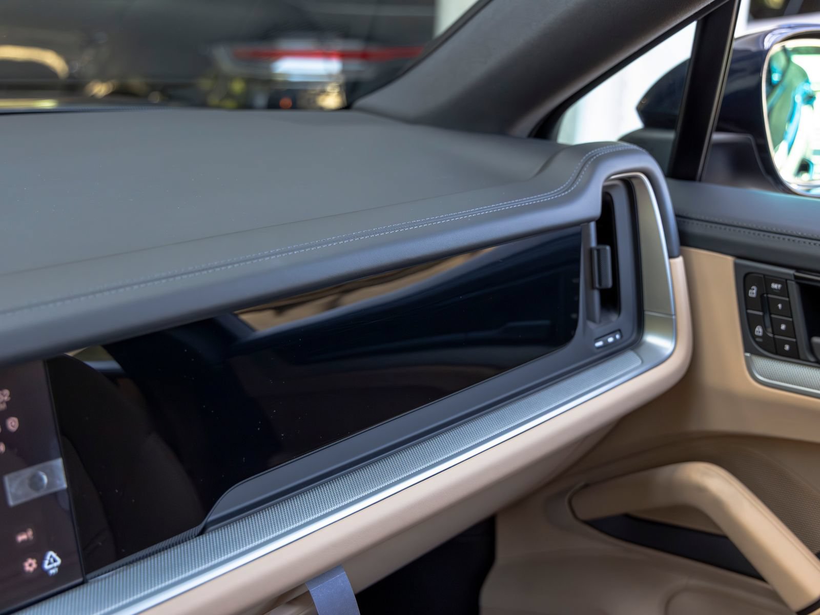 New 2026 Porsche Cayenne Coupe AWD/4WD image 40