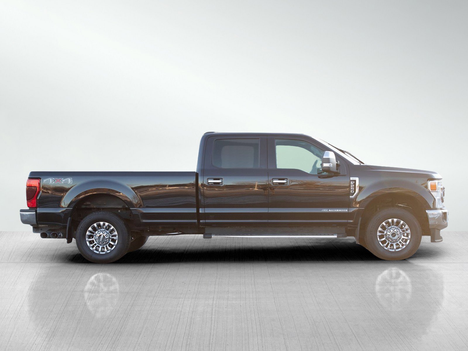 Used 2022 Ford F250 XLT w/ XLT Premium Package image 3