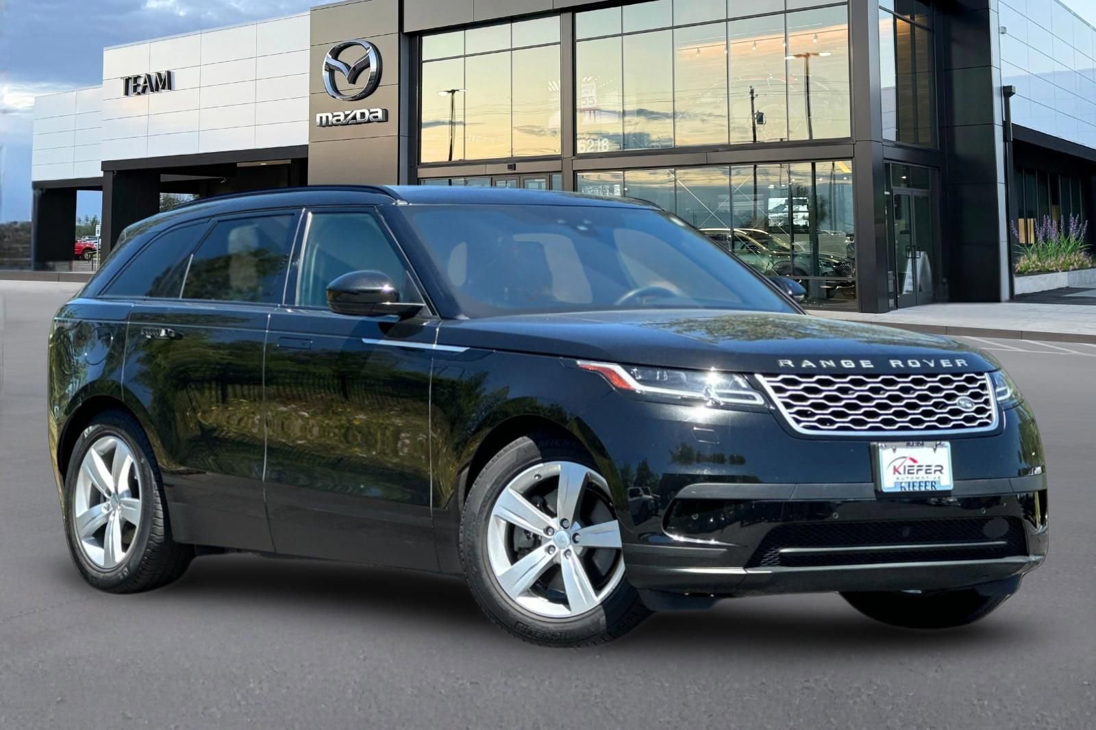 Used 2019 Land Rover Range Rover Velar S image 2