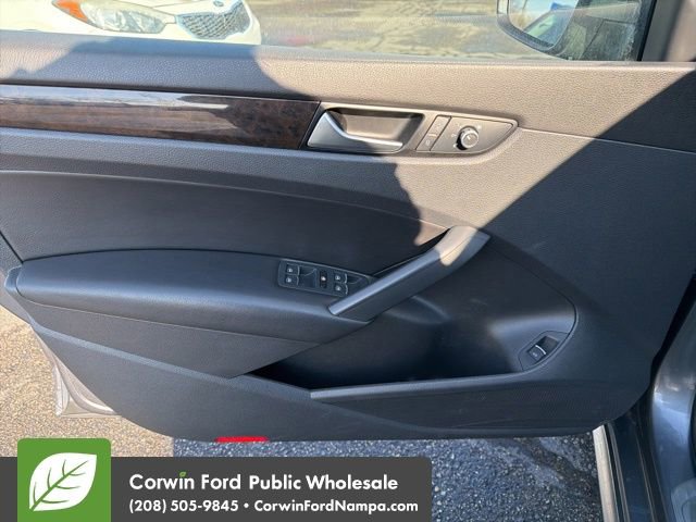 Used 2015 Volkswagen Passat TDI SEL Premium image 14