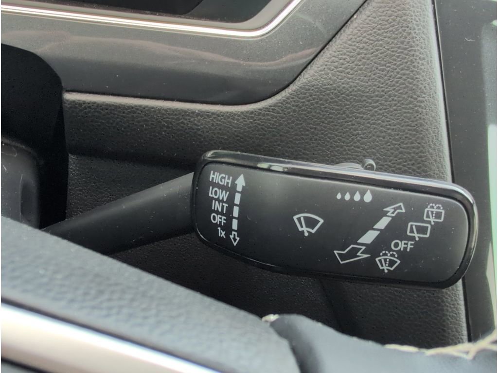 Used 2023 Volkswagen Tiguan SE R-Line image 23