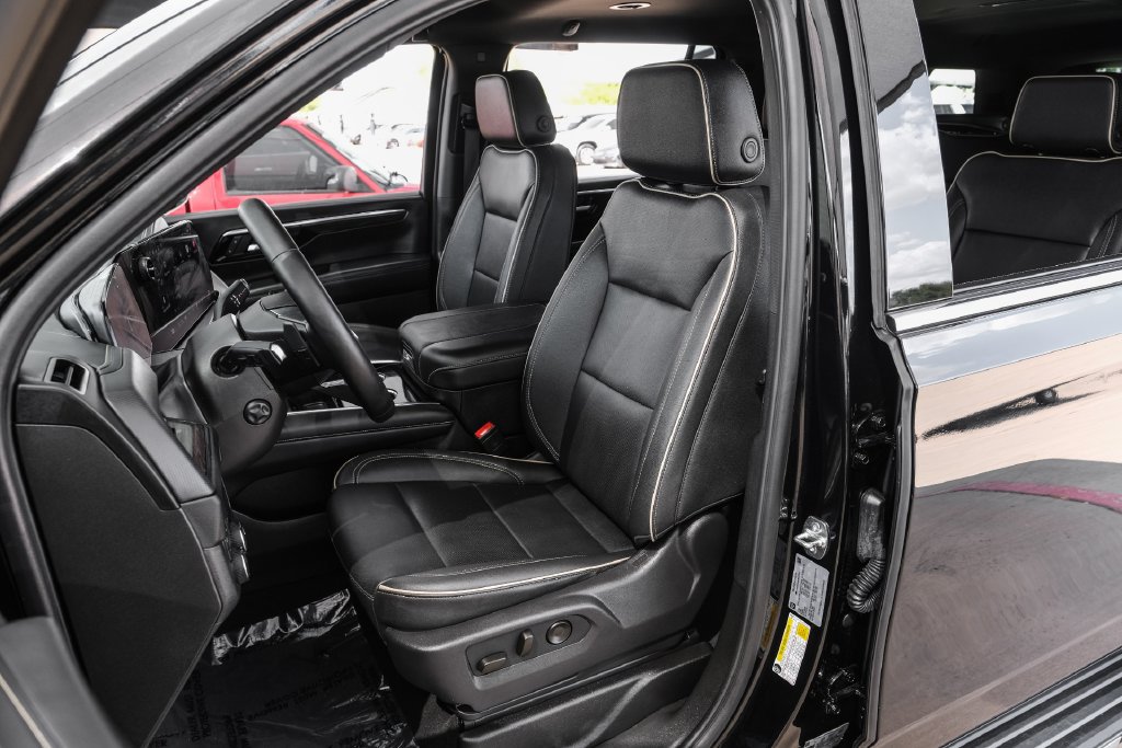 Used 2026 Chevrolet Suburban Premier AWD/4WD image 27