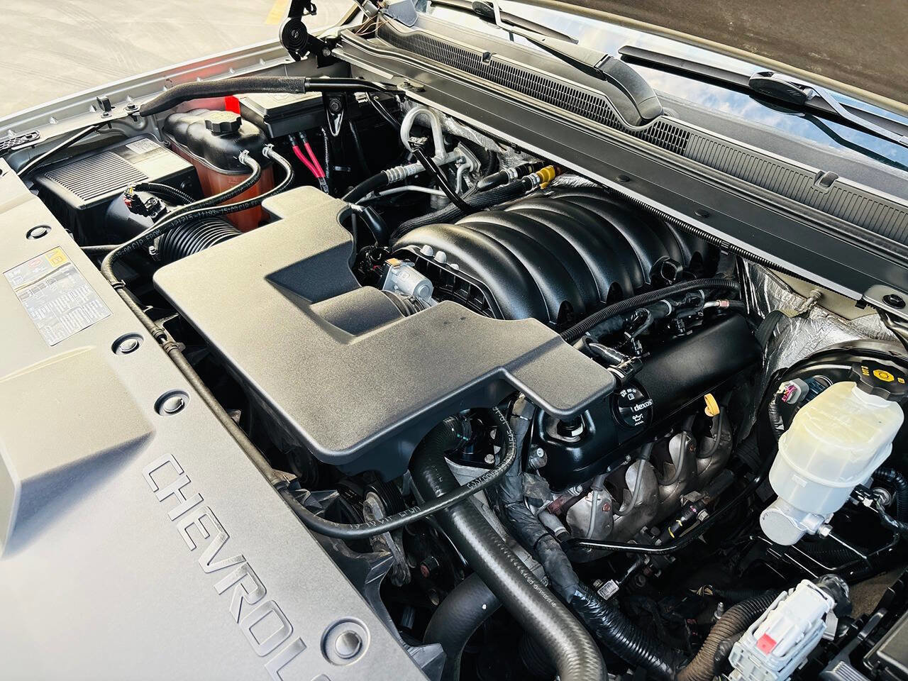 Used 2016 Chevrolet Suburban LT image 32