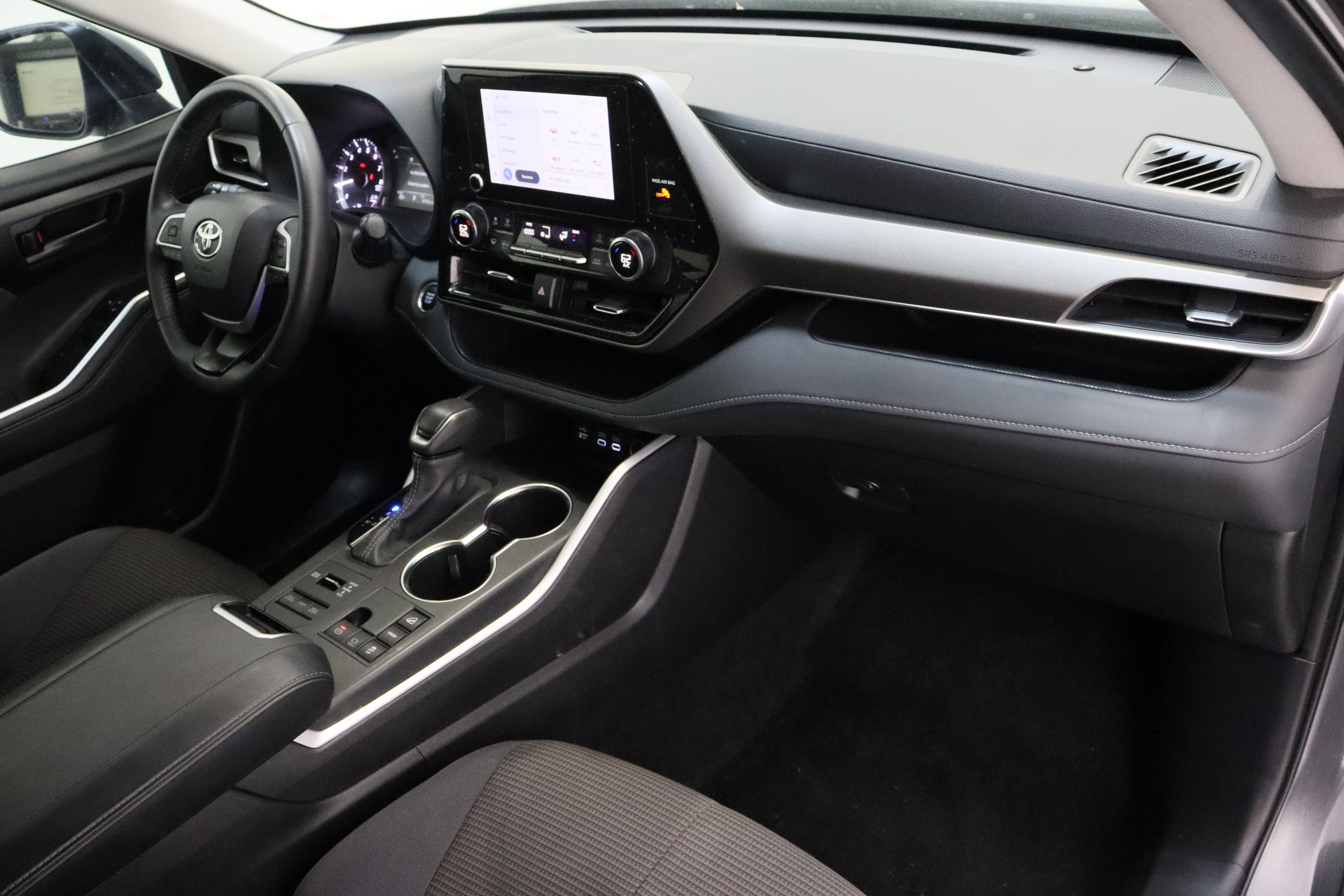 Certified 2025 Toyota Highlander LE image 38