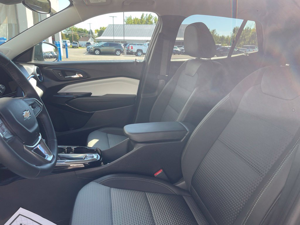 New 2026 Chevrolet Trax LT w/ Sunroof Package FWD image 14