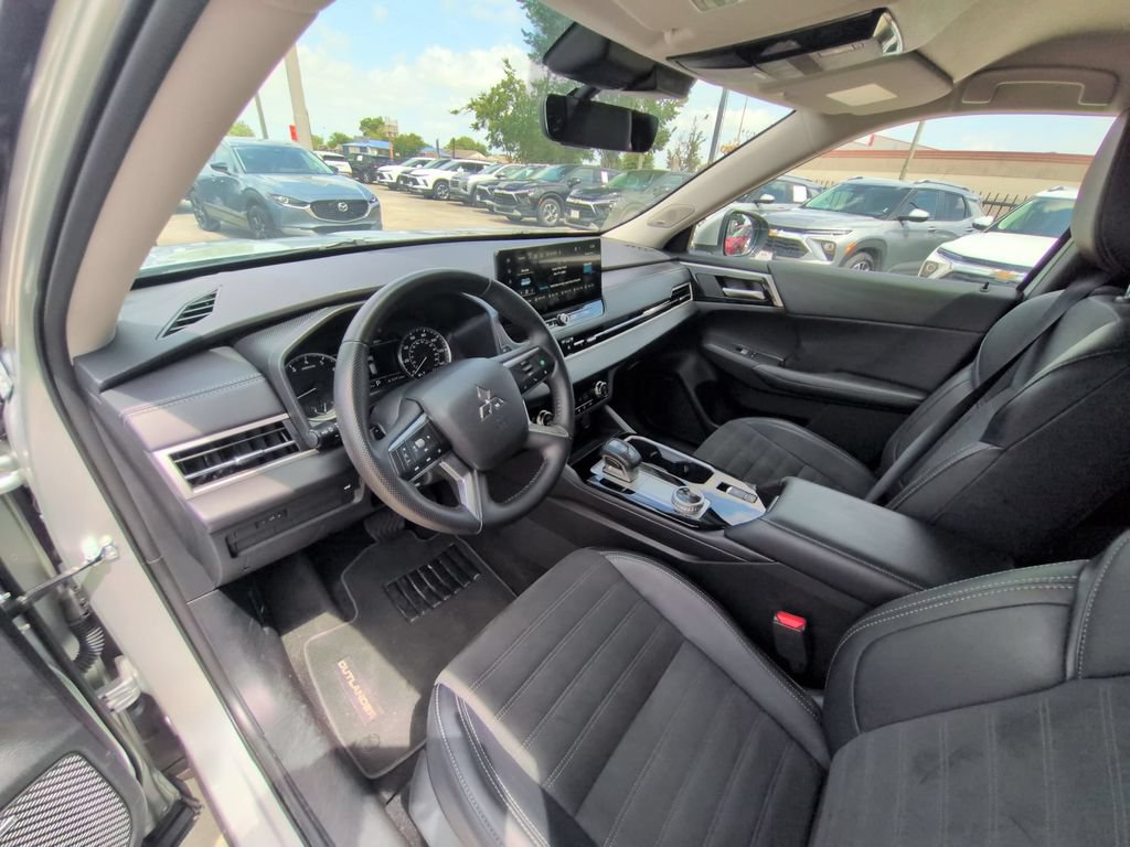 Used 2025 Mitsubishi Outlander SE FWD image 15