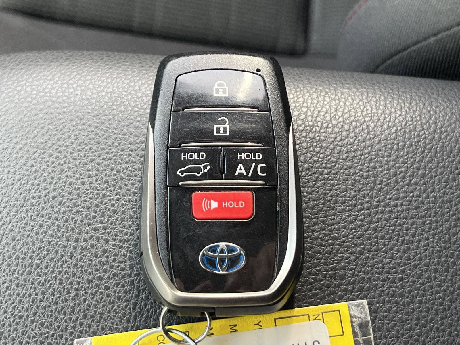 Used 2021 Toyota RAV4 SE w/ Weather & Moonroof Package image 22