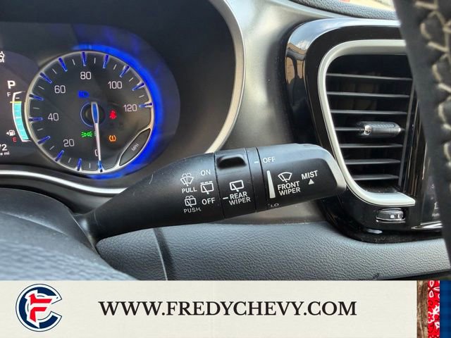 Used 2023 Chrysler Pacifica Touring-L image 21