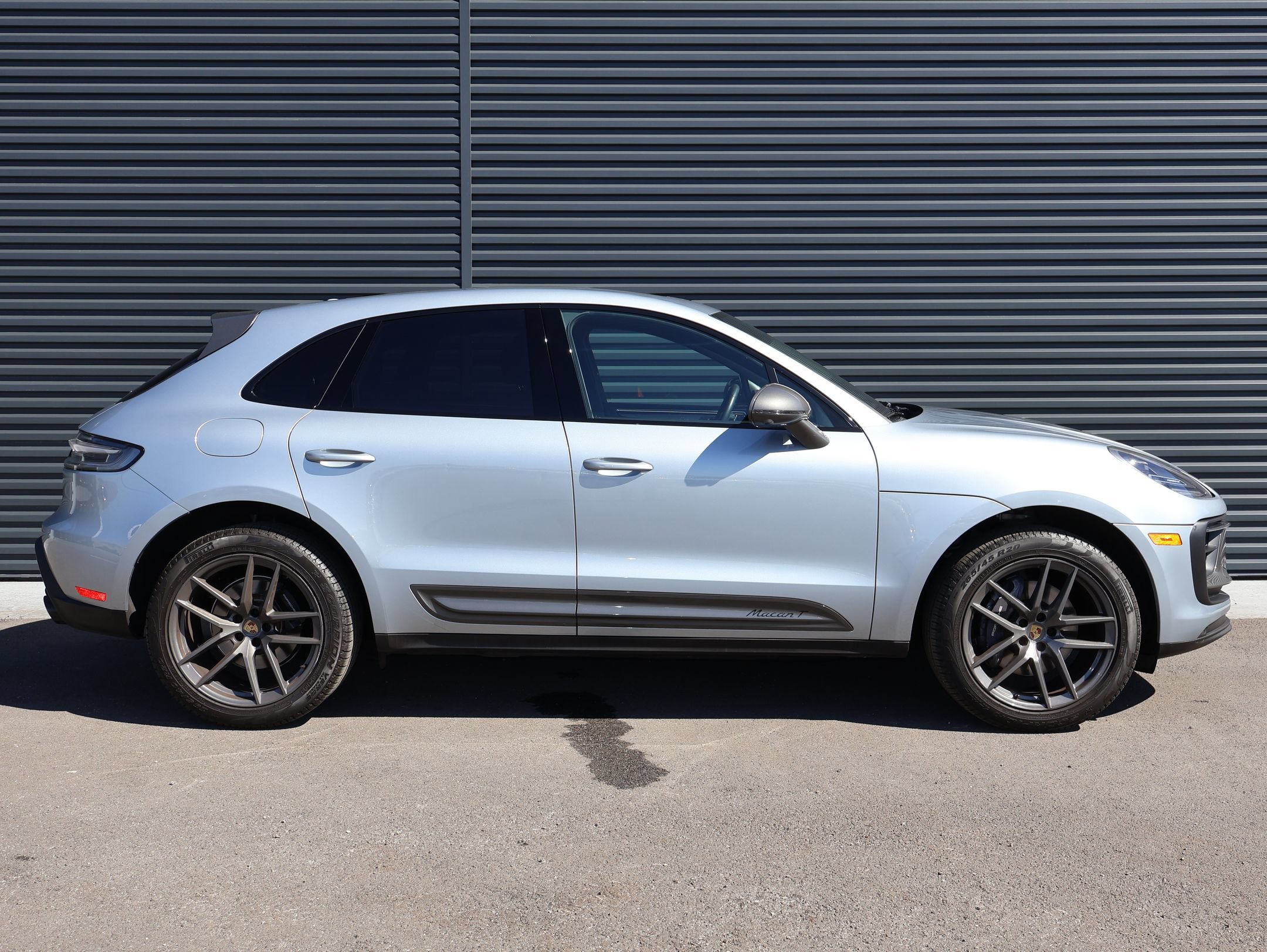 Certified 2024 Porsche Macan Turbo AWD/4WD image 11