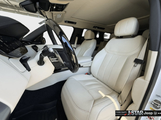 Used 2025 Land Rover Range Rover SE AWD/4WD image 10