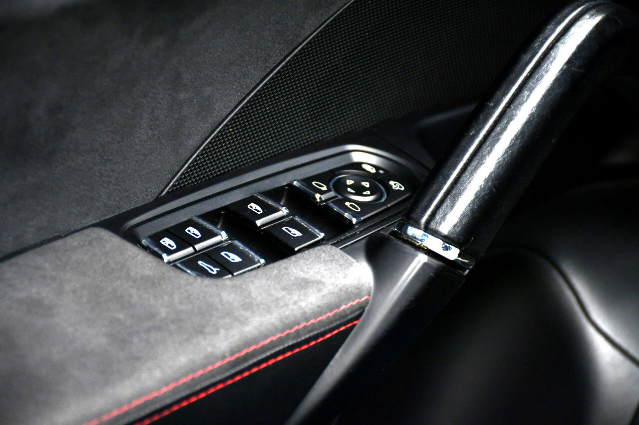 Used 2017 Porsche Cayenne GTS image 18