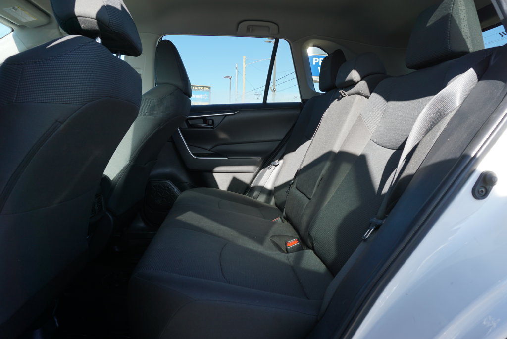 Used 2022 Toyota RAV4 LE AWD/4WD image 11