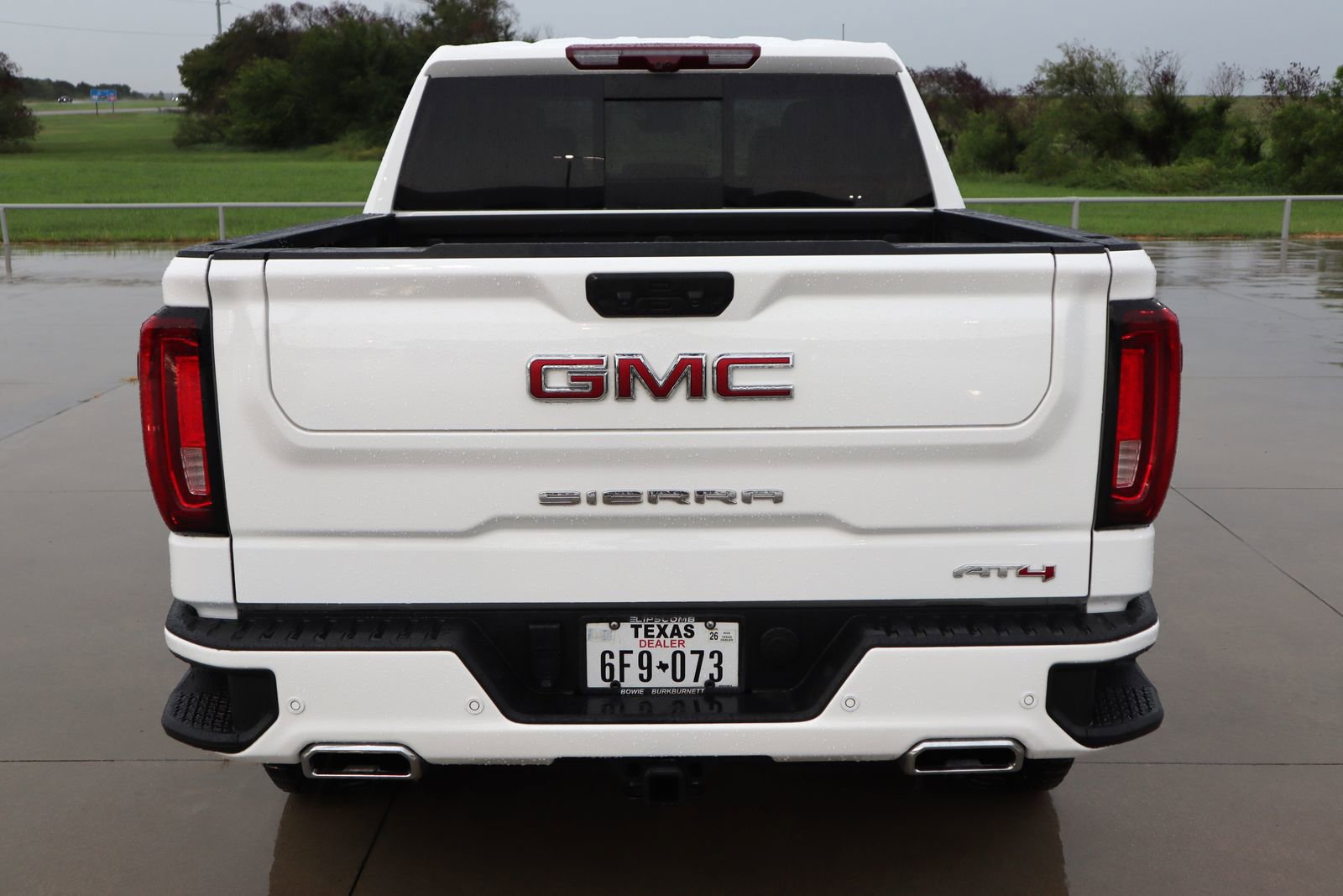 Used 2024 GMC Sierra 1500 AT4 w/ Technology Package image 10