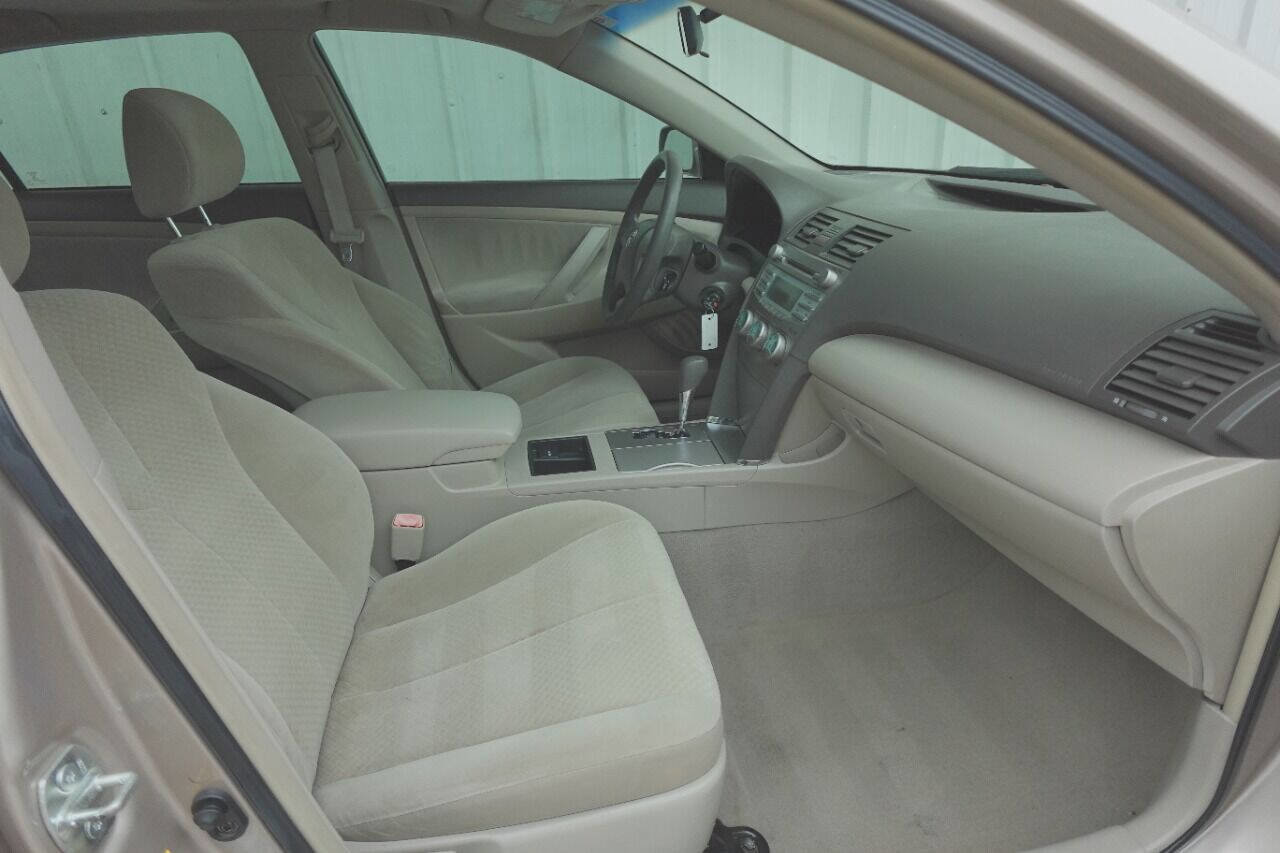 Used 2007 Toyota Camry LE FWD image 19