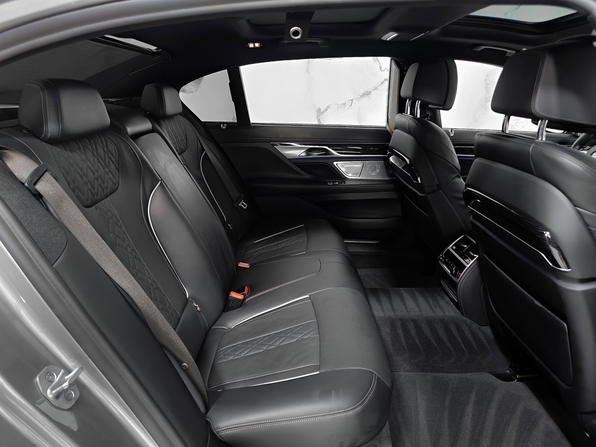 Used 2022 BMW 750i xDrive w/ Executive Package image 16