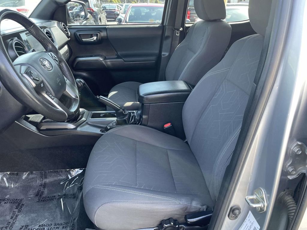 Used 2019 Toyota Tacoma TRD Off-Road w/ Technology Package image 28