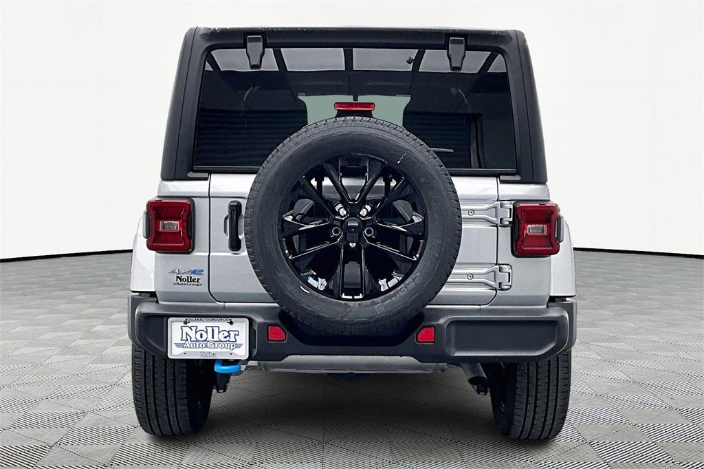 Used 2023 Jeep Wrangler Unlimited Sahara image 4