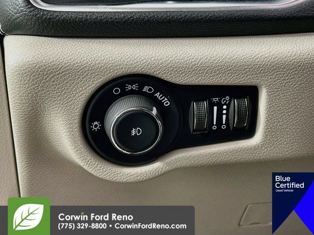 Used 2023 Chrysler Pacifica Limited FWD image 13