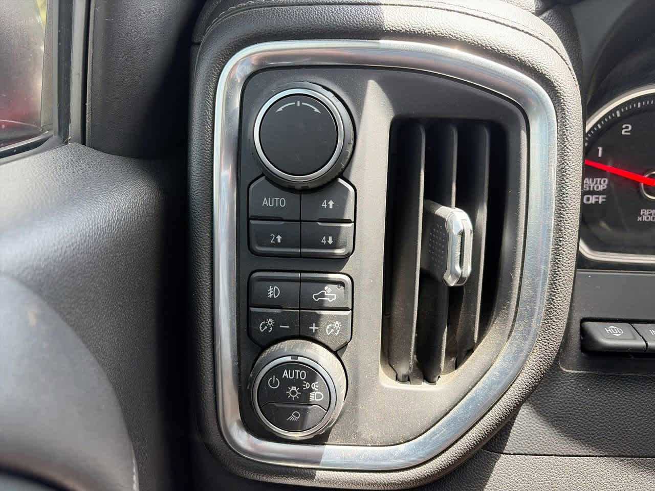 Used 2019 Chevrolet Silverado 1500 High Country w/ Technology Package AWD/4WD image 23
