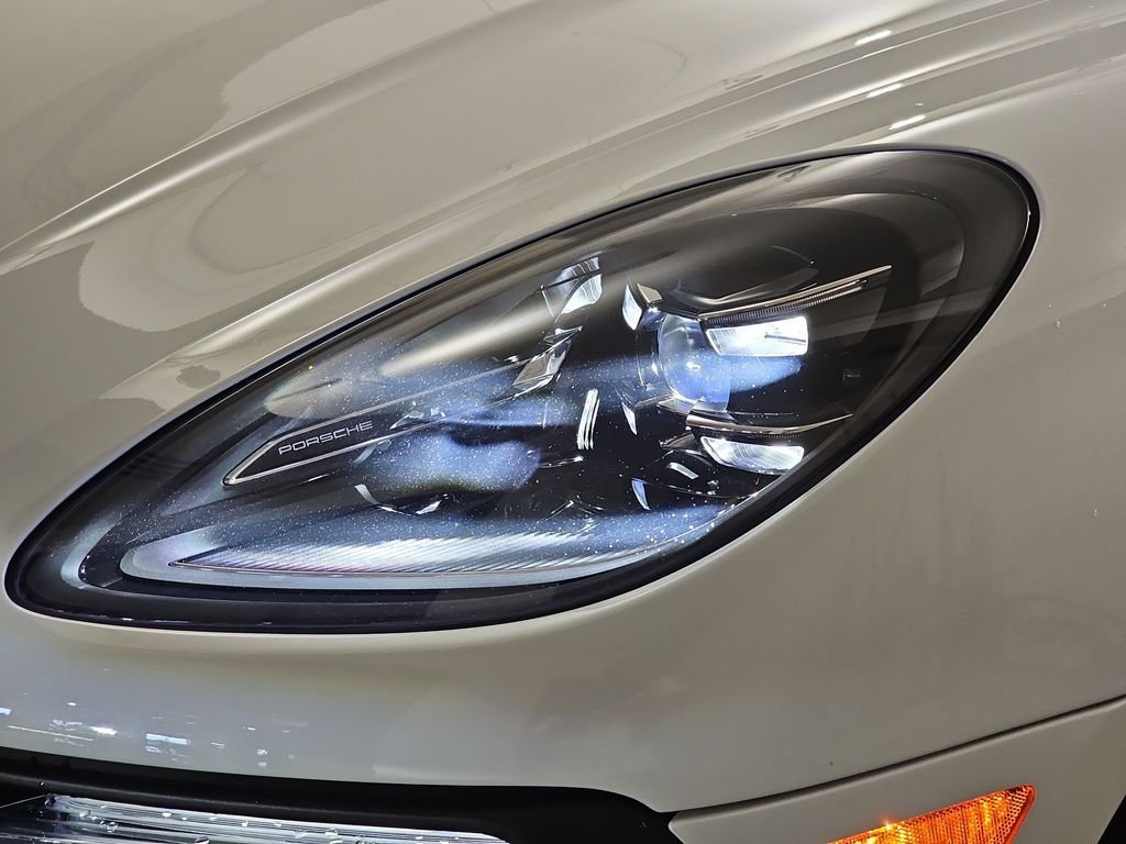 Used 2024 Porsche Macan Turbo AWD/4WD image 31