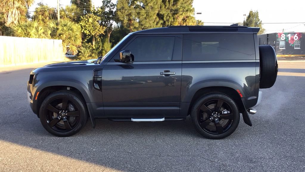 Used 2023 Land Rover Defender 90 SE image 8