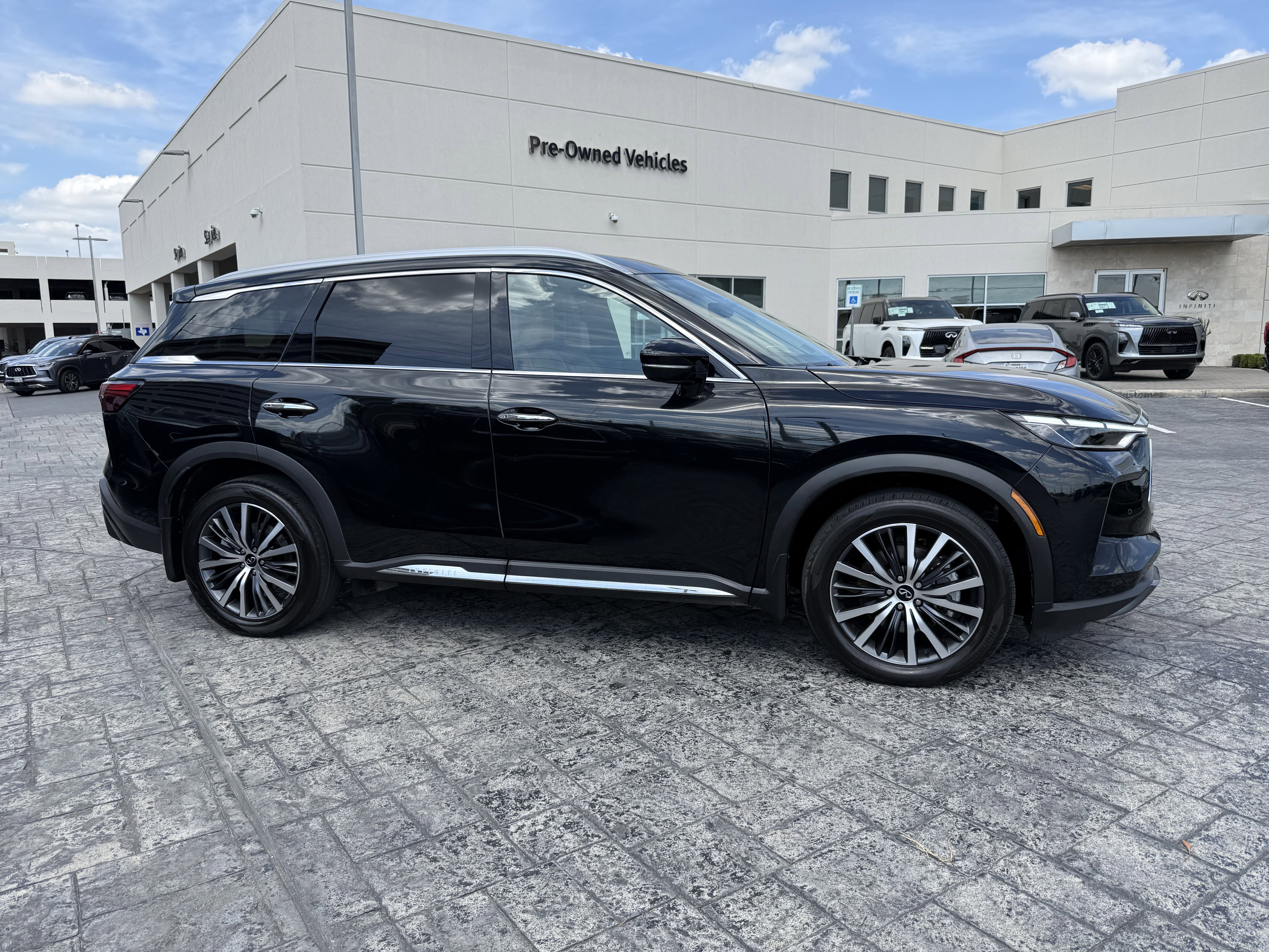Certified 2023 INFINITI QX60 Sensory w/ Vision Package AWD/4WD image 8