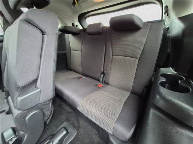 Used 2025 Toyota Highlander LE FWD image 19