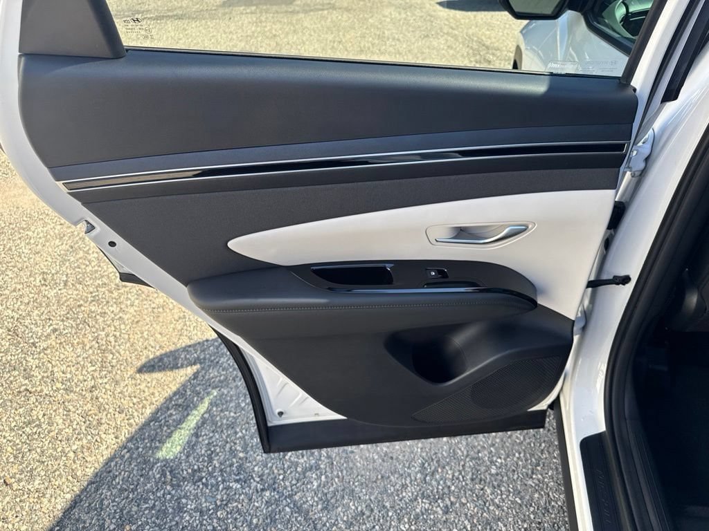 Used 2022 Hyundai Tucson SEL w/ Cargo Package AWD/4WD image 16