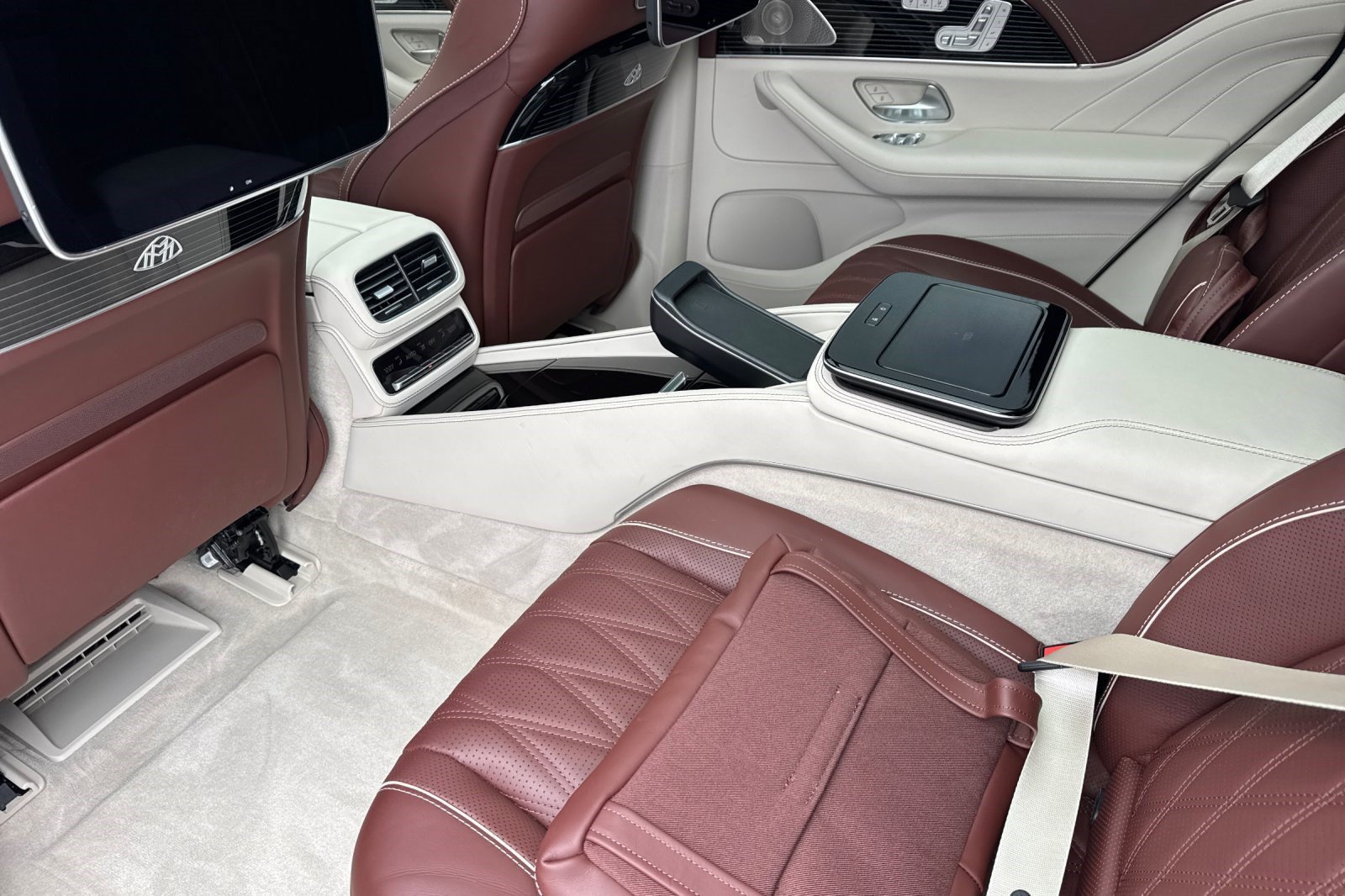 Used 2025 Mercedes-Benz Maybach GLS 600 4MATIC image 27