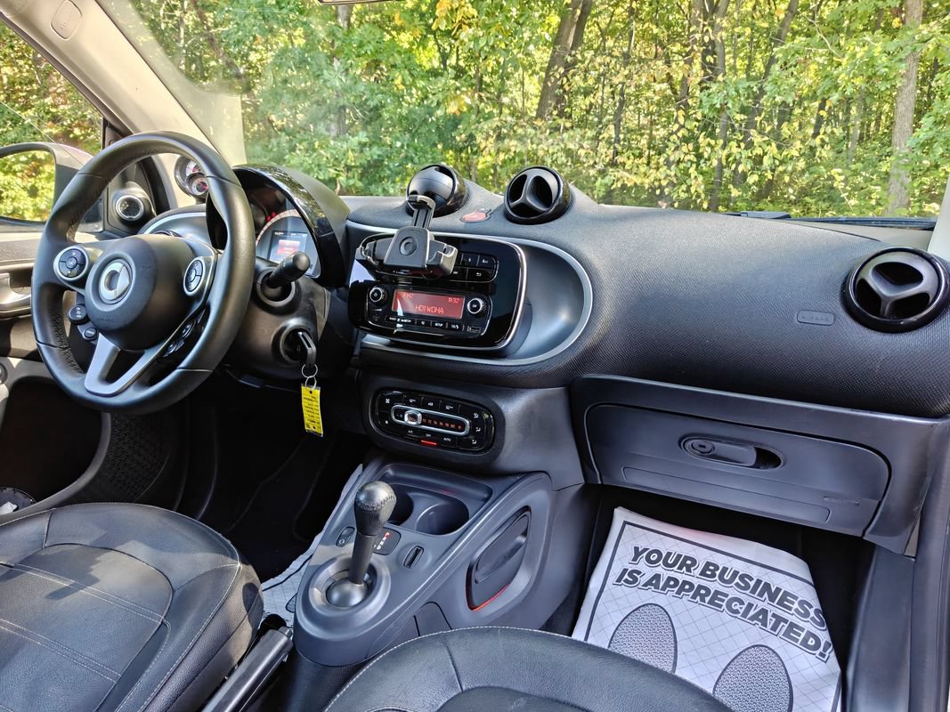 Used 2016 smart fortwo Prime RWD image 24