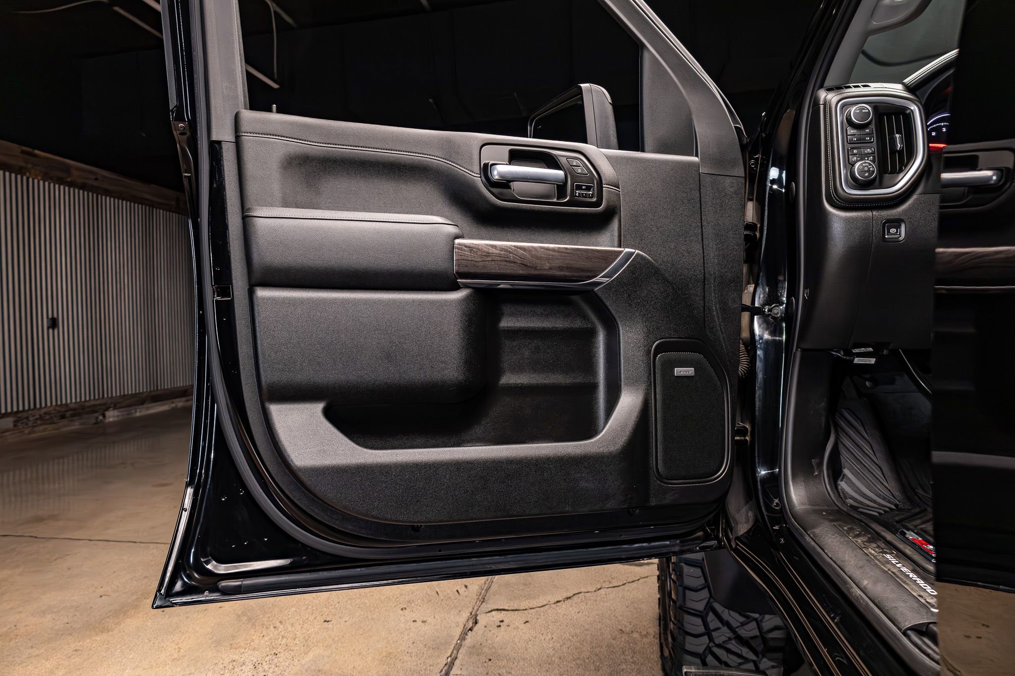Used 2022 Chevrolet Silverado 2500 LTZ w/ LTZ Convenience Package AWD/4WD image 29