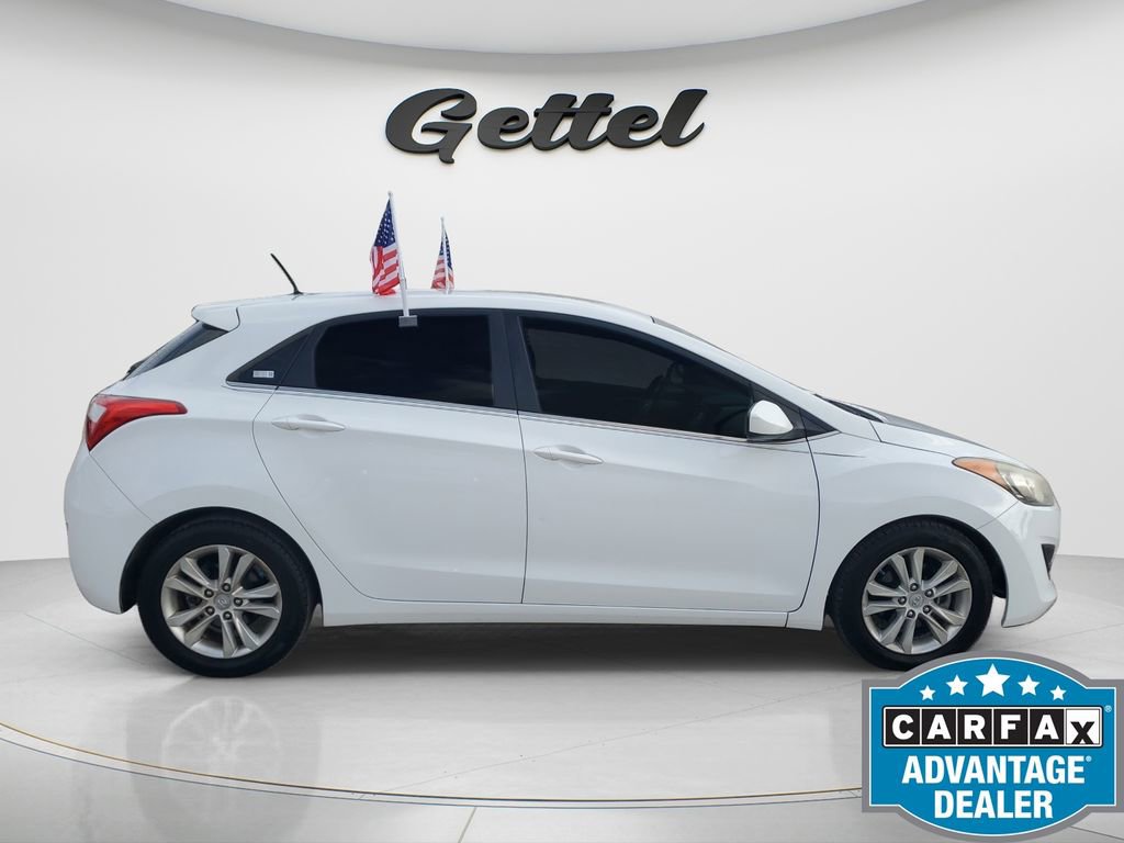 Used 2017 Hyundai Elantra GT image 3