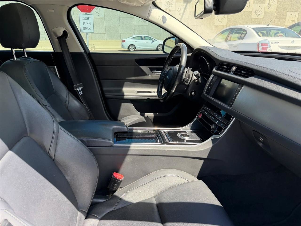 Used 2018 Jaguar XF Premium RWD image 40