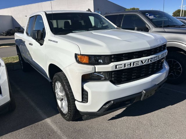 Used 2022 Chevrolet Silverado 1500 Custom w/ Safety Confidence Package AWD/4WD image 3