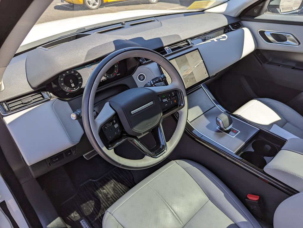 Used 2025 Land Rover Range Rover Velar Dynamic SE AWD/4WD image 13