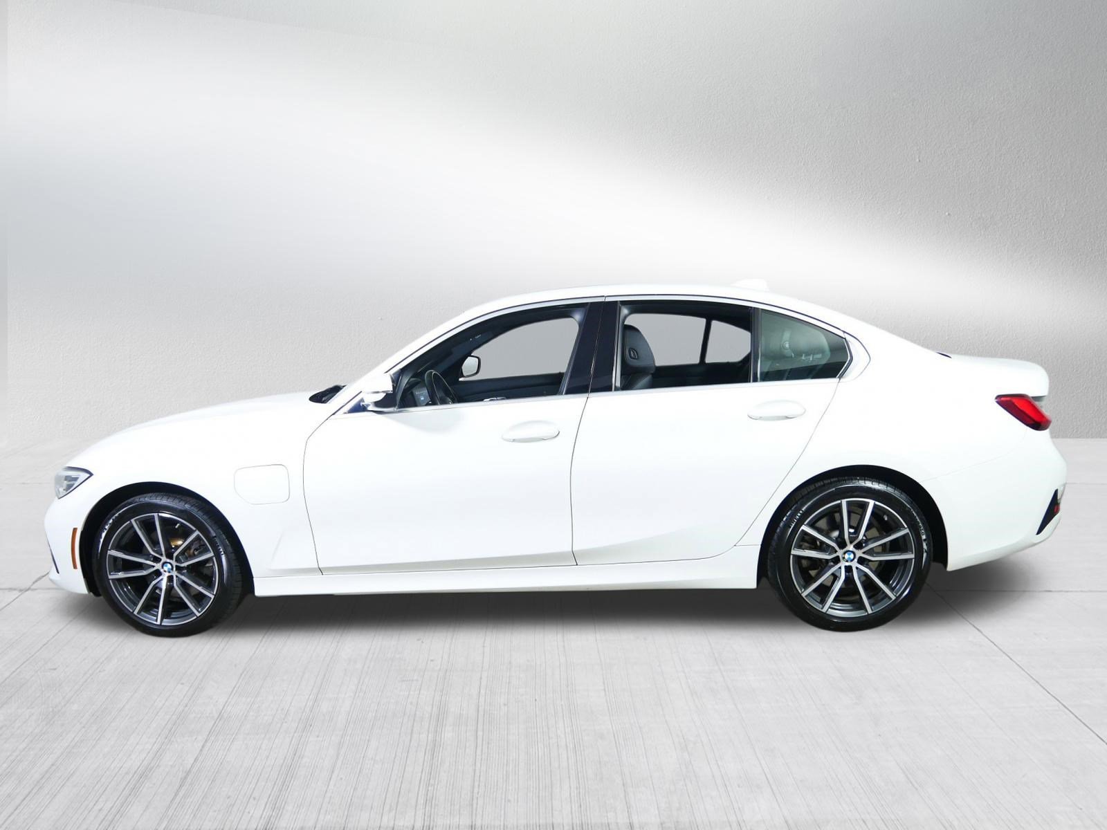 Used 2021 BMW 330e xDrive w/ Convenience Package image 4