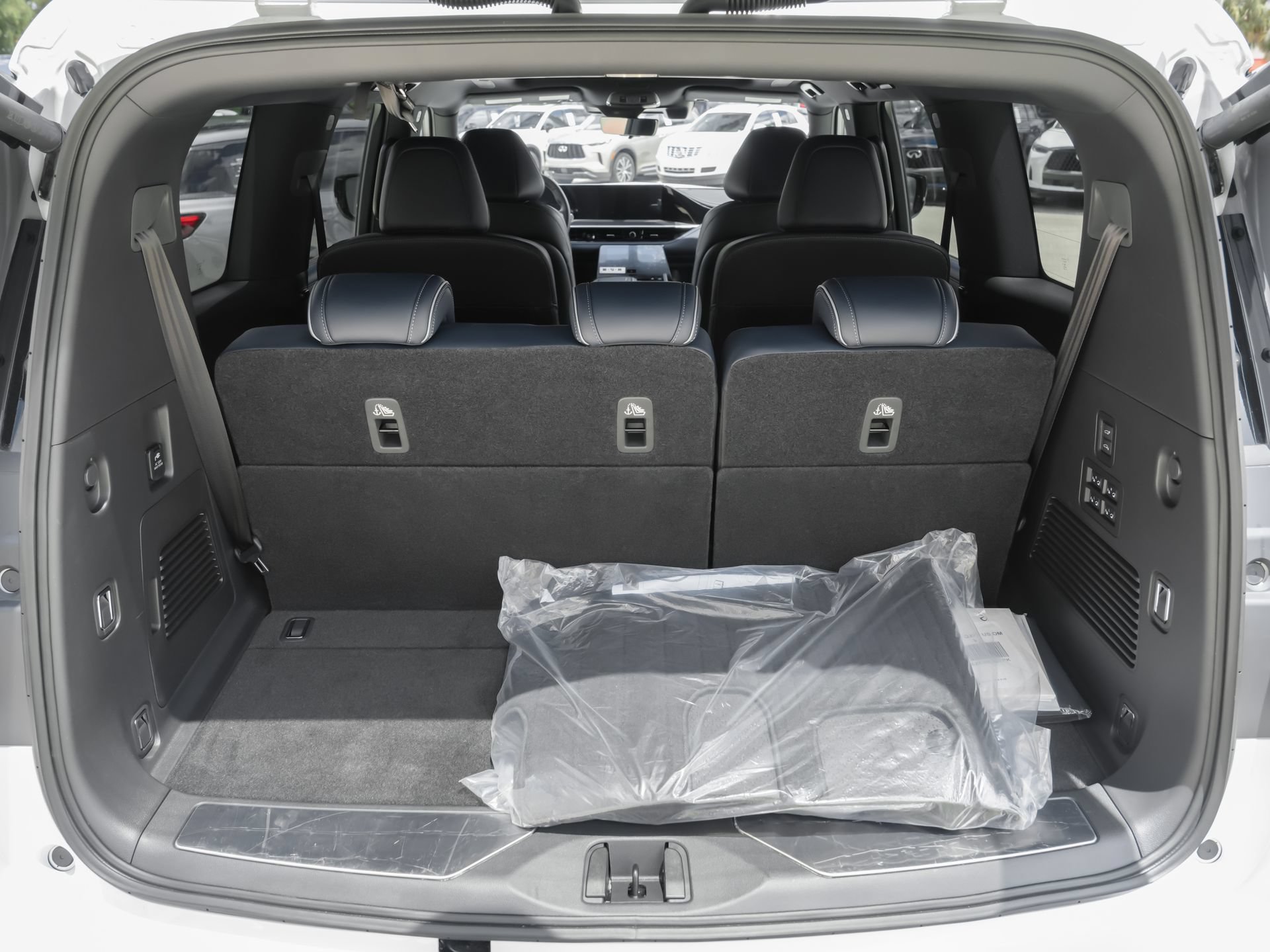 Certified 2026 INFINITI QX80 4WD w/ Sport Exterior Package image 41