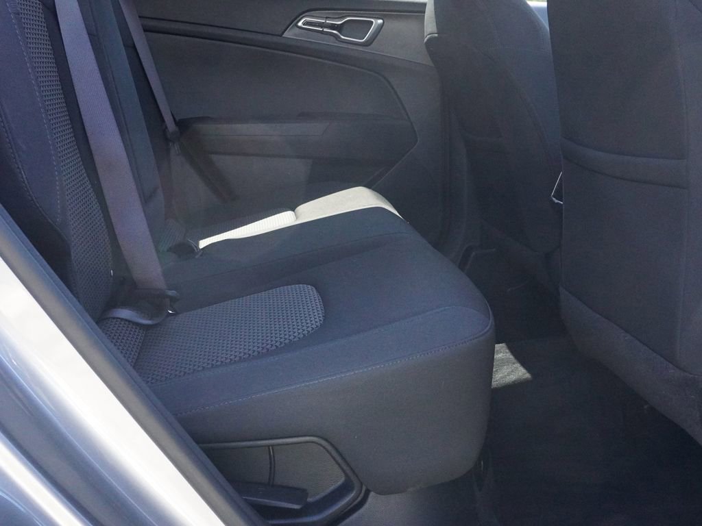 Used 2023 Kia Sportage LX image 30