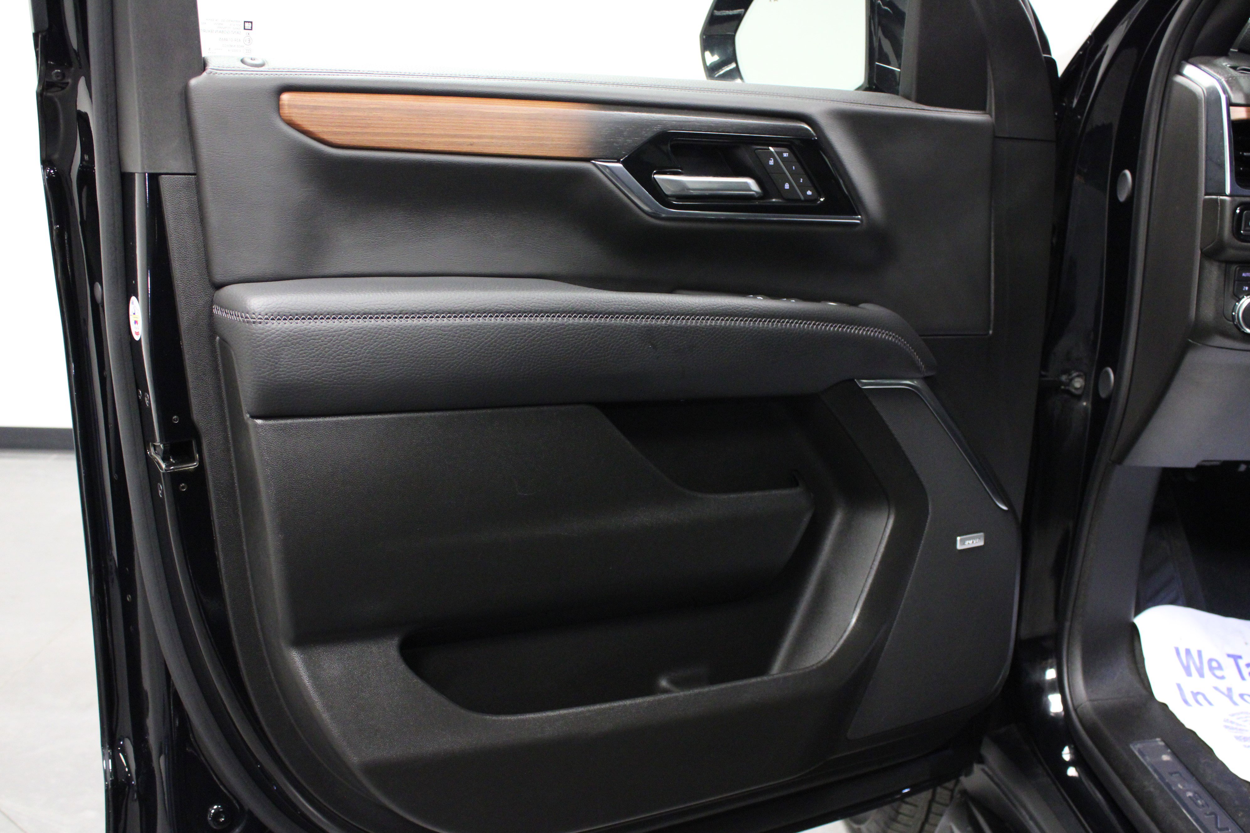 Used 2025 GMC Yukon Denali AWD/4WD image 11