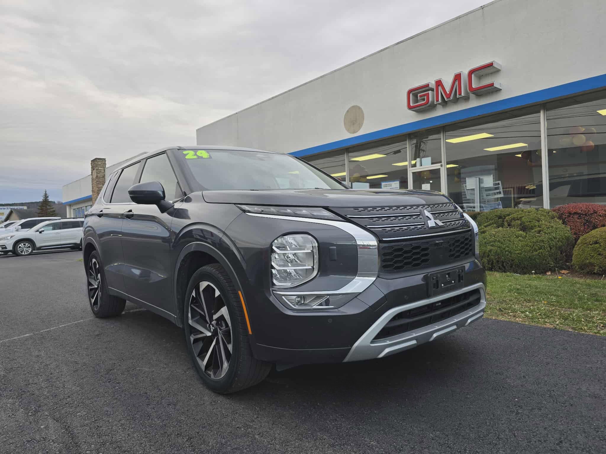 Used 2024 Mitsubishi Outlander SE